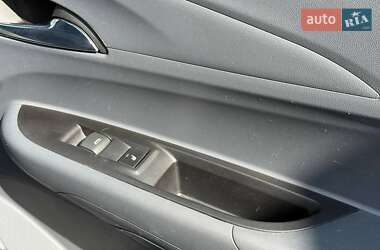 Хэтчбек Chevrolet Bolt EV 2017 в 