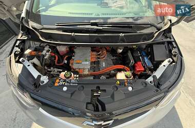 Хэтчбек Chevrolet Bolt EV 2017 в 