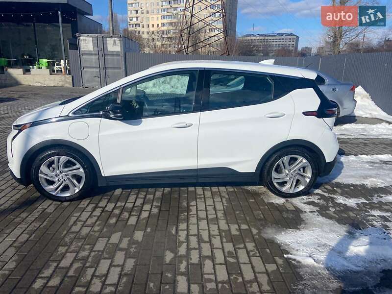 Хэтчбек Chevrolet Bolt EV 2022 в 