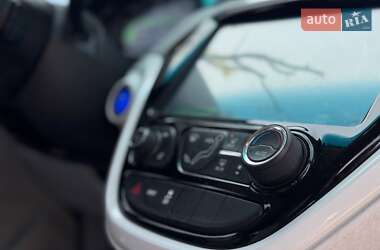 Хэтчбек Chevrolet Bolt EV 2016 в 