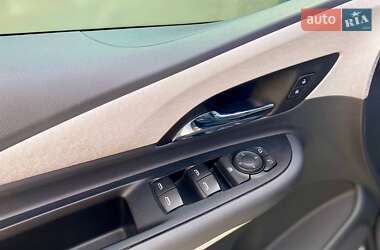 Хэтчбек Chevrolet Bolt EV 2017 в 