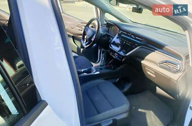 Хэтчбек Chevrolet Bolt EV 2022 в 