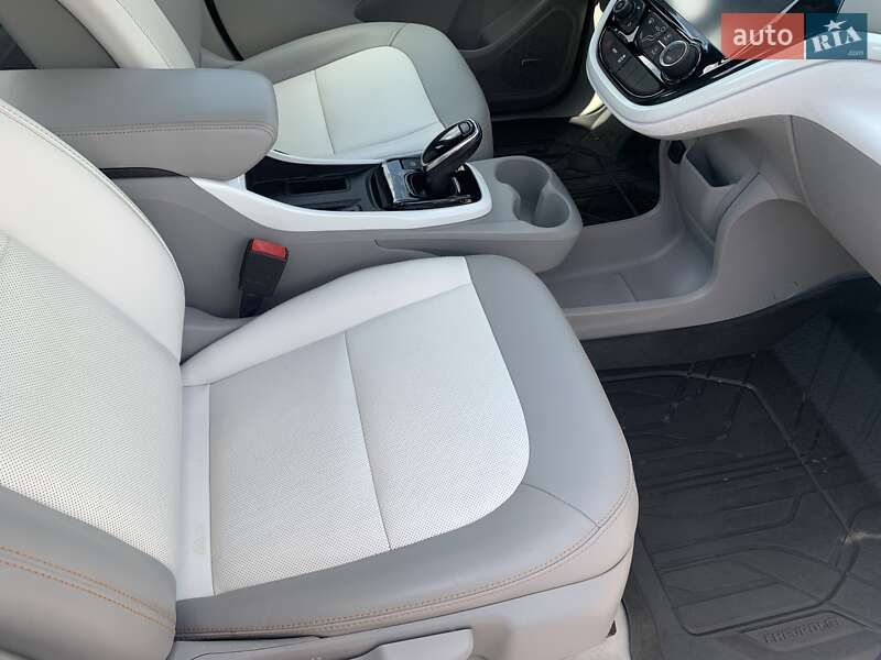 Хэтчбек Chevrolet Bolt EV 2020 в Киеве фото 18 Хэтчбек Chevrolet Bolt EV 2020 в Киеве