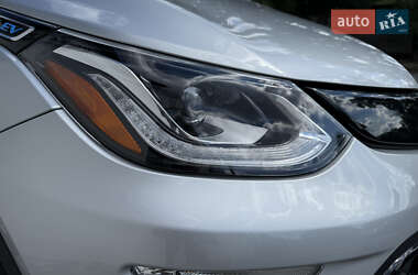 Хэтчбек Chevrolet Bolt EV 2017 в 