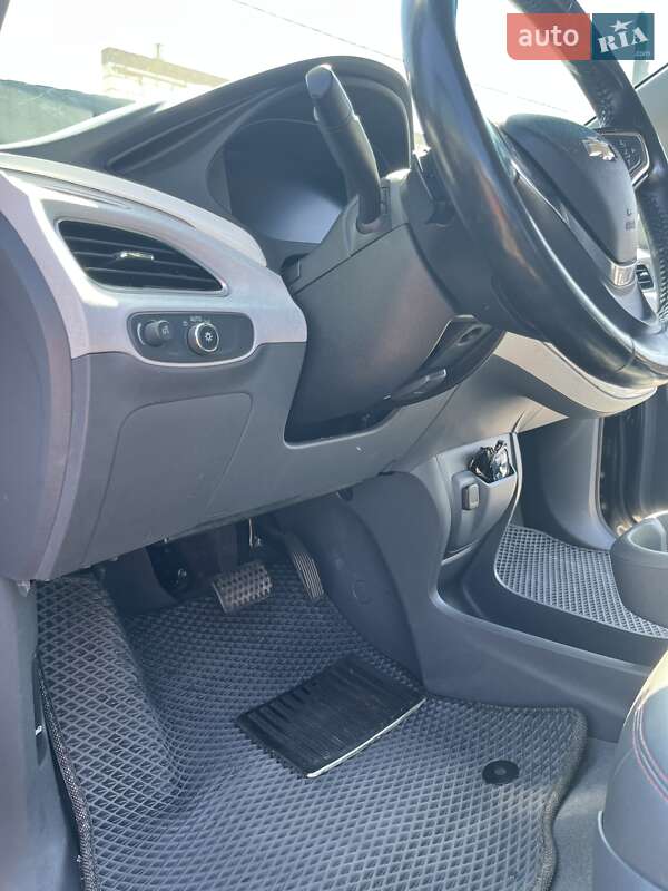 Хэтчбек Chevrolet Bolt EV 2017 в Киеве