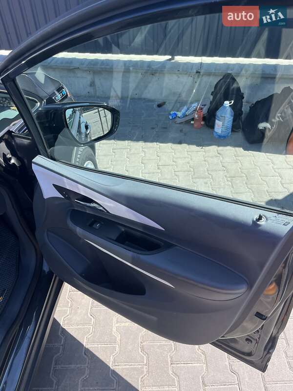 Хэтчбек Chevrolet Bolt EV 2017 в Киеве