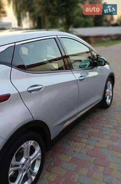 Хэтчбек Chevrolet Bolt EV 2017 в 