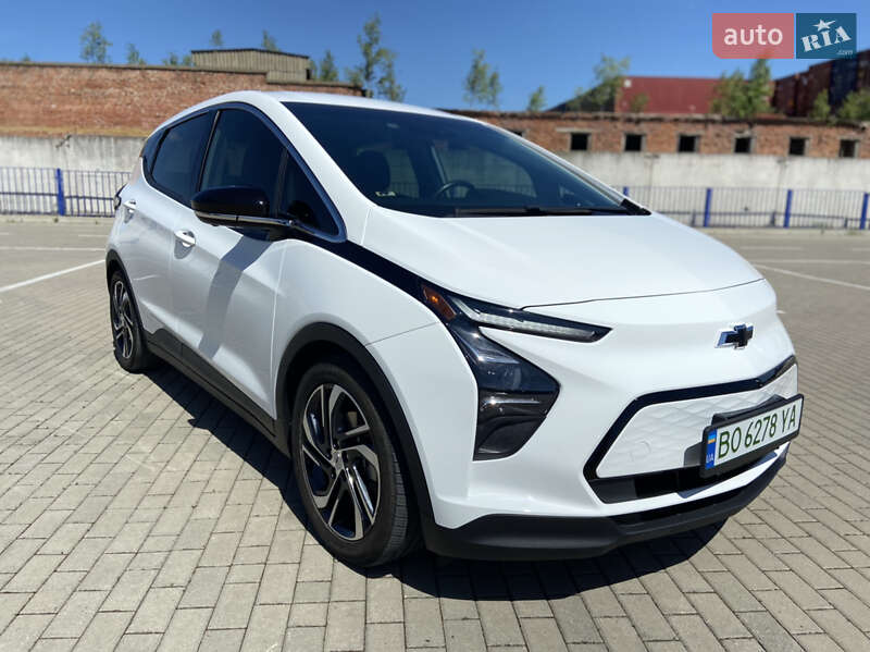 Хэтчбек Chevrolet Bolt EV 2022 в 