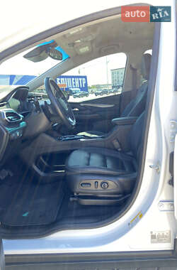 Хэтчбек Chevrolet Bolt EV 2022 в 