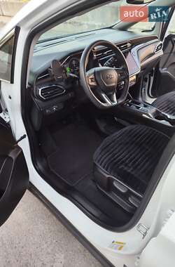 Хэтчбек Chevrolet Bolt EV 2023 в 