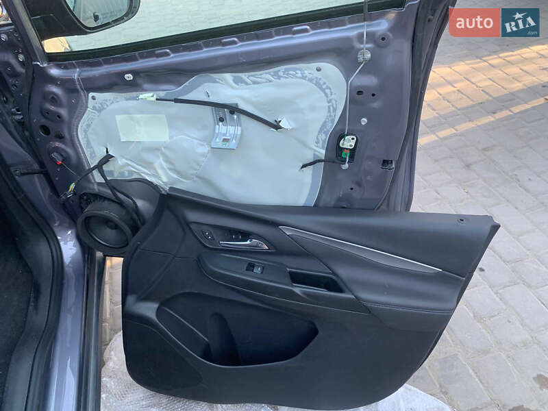 Хэтчбек Chevrolet Bolt EV 2023 в Тернополе фото 17 Хэтчбек Chevrolet Bolt EV 2023 в Тернополе