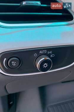 Хэтчбек Chevrolet Bolt EV 2019 в 