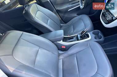 Хетчбек Chevrolet Bolt EV 2017 в 