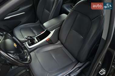 Хэтчбек Chevrolet Bolt EV 2021 в 