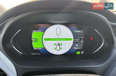 Хэтчбек Chevrolet Bolt EV 2018 в 