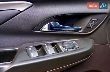 Хэтчбек Chevrolet Bolt EV 2022 в 