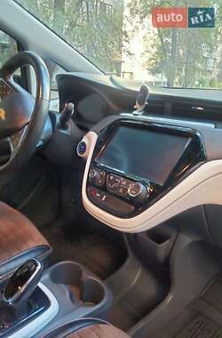 Хэтчбек Chevrolet Bolt EV 2017 в 