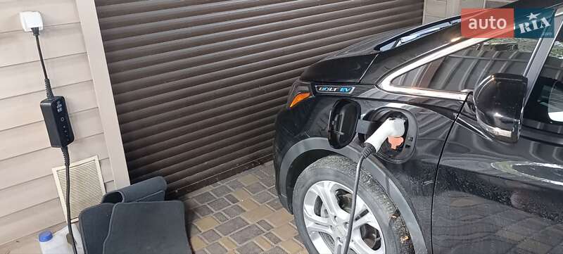 Хэтчбек Chevrolet Bolt EV 2017 в Запорожье