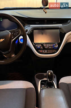 Хэтчбек Chevrolet Bolt EV 2017 в 