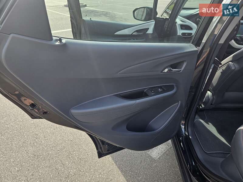 Хэтчбек Chevrolet Bolt EV 2018 в Киеве фото 35 Хэтчбек Chevrolet Bolt EV 2018 в Киеве