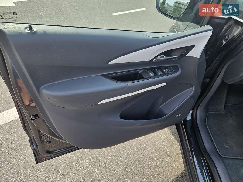Хэтчбек Chevrolet Bolt EV 2018 в Киеве фото 40 Хэтчбек Chevrolet Bolt EV 2018 в Киеве