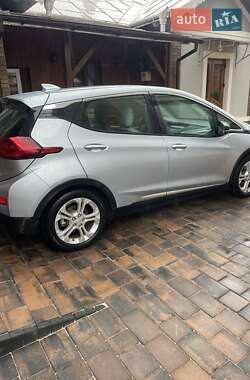 Хэтчбек Chevrolet Bolt EV 2017 в 