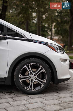 Хэтчбек Chevrolet Bolt EV 2017 в 