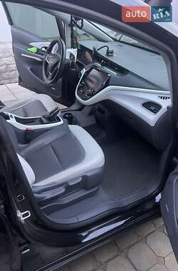 Хэтчбек Chevrolet Bolt EV 2017 в 