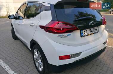 Хэтчбек Chevrolet Bolt EV 2020 в 