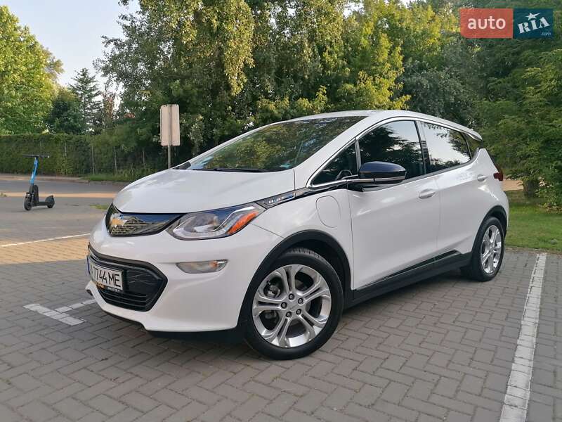 Хэтчбек Chevrolet Bolt EV 2020 в 