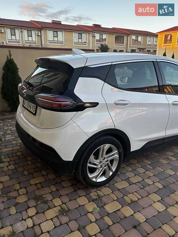 Хэтчбек Chevrolet Bolt EV 2023 в Киеве