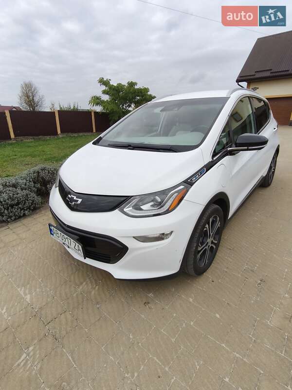 Хэтчбек Chevrolet Bolt EV 2017 в 