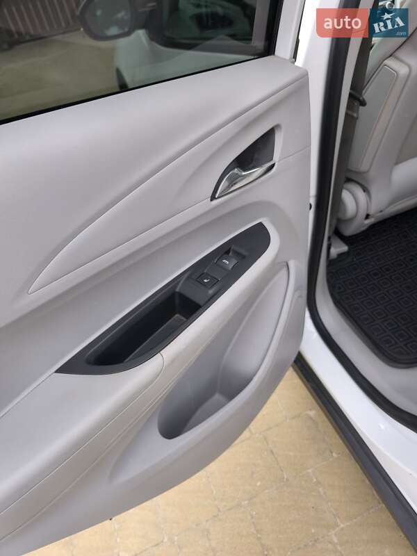 Хетчбек Chevrolet Bolt EV 2017 в Новояворівську