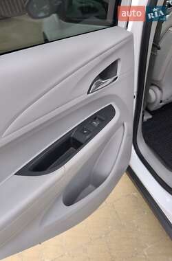 Хэтчбек Chevrolet Bolt EV 2017 в 