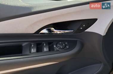 Хетчбек Chevrolet Bolt EV 2017 в 