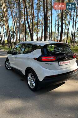 Хэтчбек Chevrolet Bolt EV 2022 в 