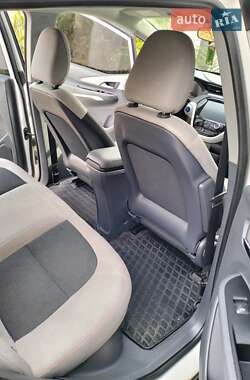 Хетчбек Chevrolet Bolt EV 2018 в  фото 2 Хетчбек Chevrolet Bolt EV 2018 в
