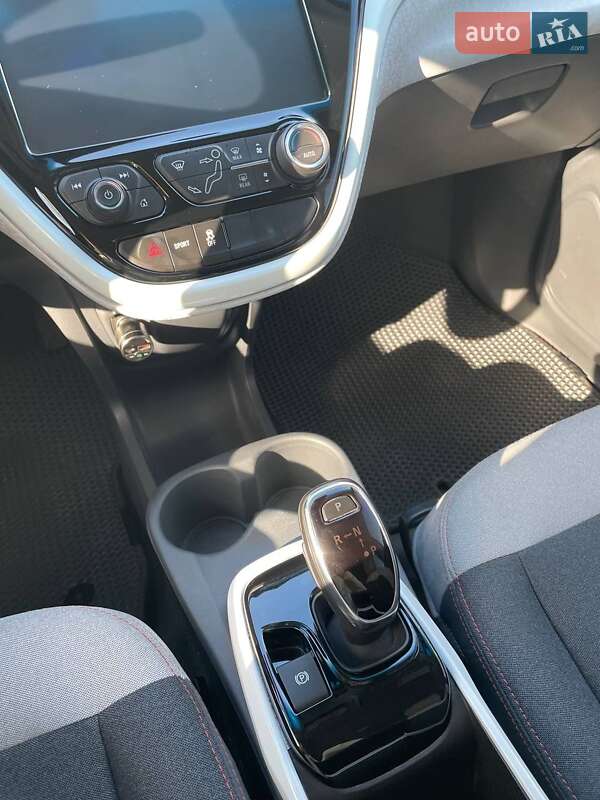 Хэтчбек Chevrolet Bolt EV 2021 в Львове фото 6 Хэтчбек Chevrolet Bolt EV 2021 в Львове