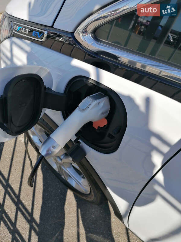 Хетчбек Chevrolet Bolt EV 2020 в Києві