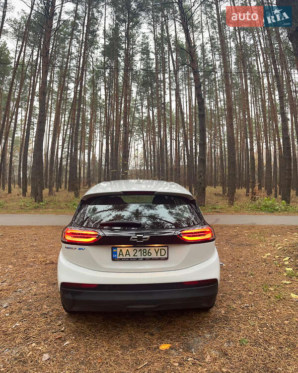 Хэтчбек Chevrolet Bolt EV 2023 в Киеве