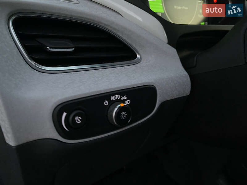 Хетчбек Chevrolet Bolt EV 2020 в Радивиліві