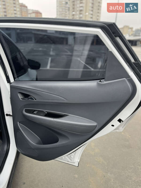 Хетчбек Chevrolet Bolt EV 2019 в Києві фото 36 Хетчбек Chevrolet Bolt EV 2019 в Києві