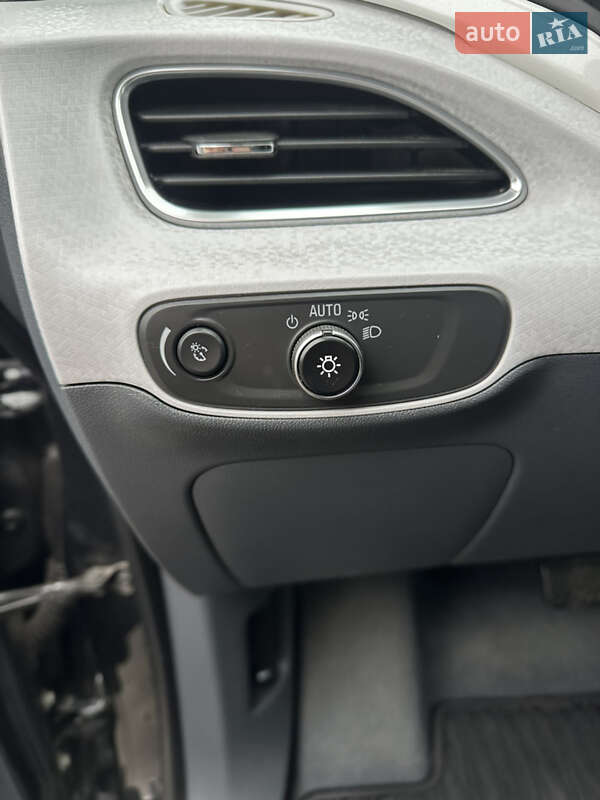 Хэтчбек Chevrolet Bolt EV 2018 в Львове фото 17 Хэтчбек Chevrolet Bolt EV 2018 в Львове