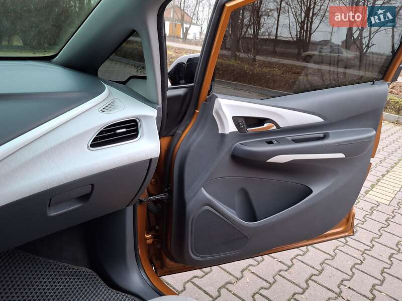 Хетчбек Chevrolet Bolt EV 2016 в Миргороді