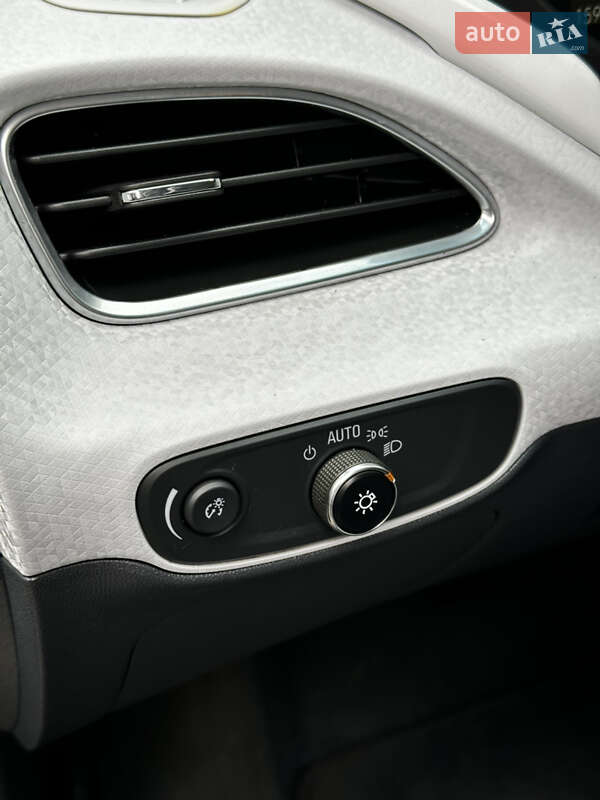 Хэтчбек Chevrolet Bolt EV 2018 в Львове