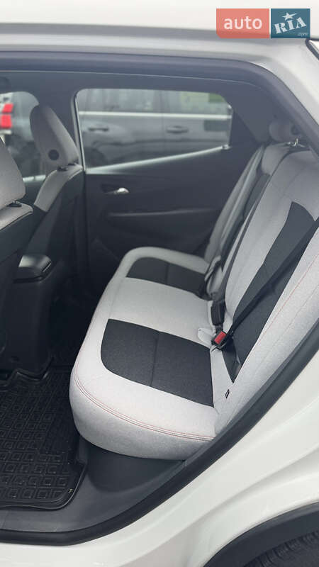 Хэтчбек Chevrolet Bolt EV 2018 в Киеве фото 14 Хэтчбек Chevrolet Bolt EV 2018 в Киеве