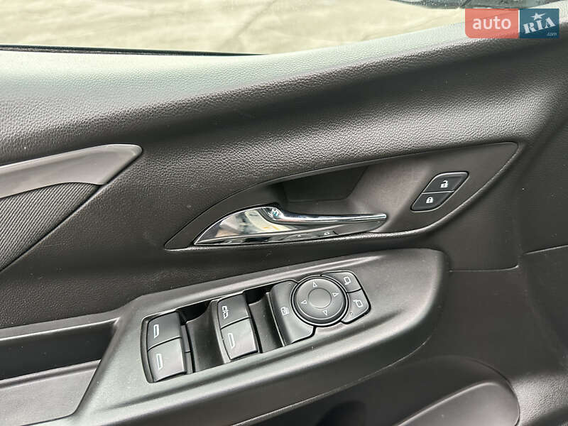 Хэтчбек Chevrolet Bolt EV 2023 в Киеве