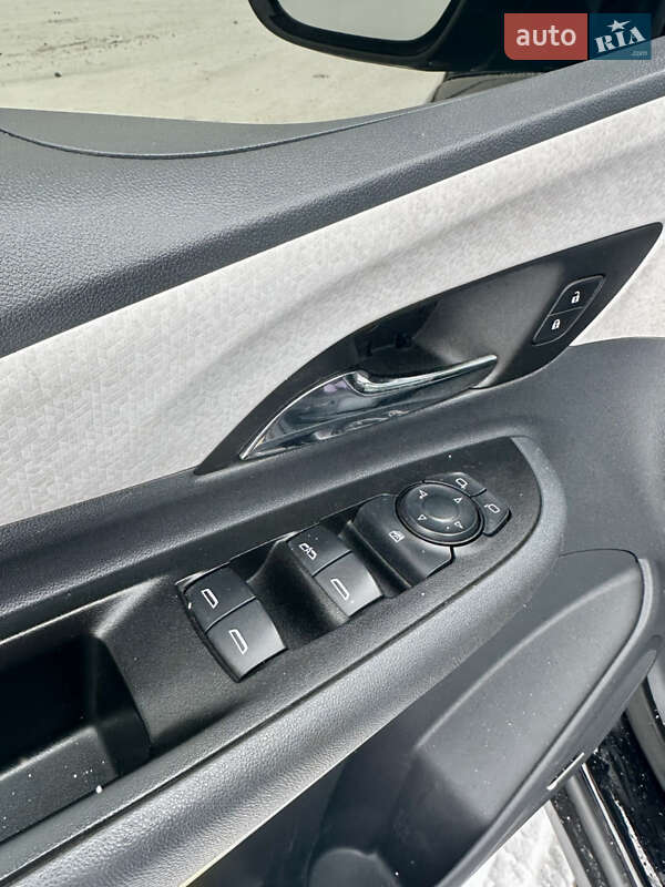 Хэтчбек Chevrolet Bolt EV 2018 в Днепре фото 14 Хэтчбек Chevrolet Bolt EV 2018 в Днепре