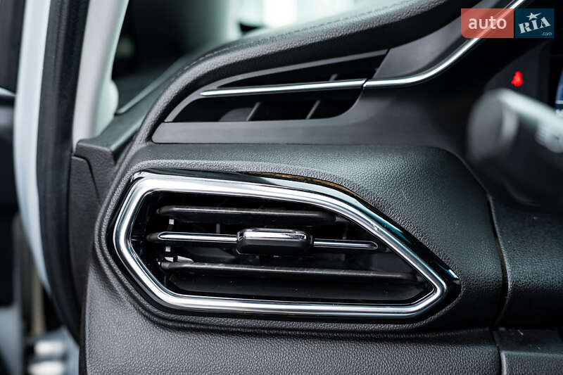 Хэтчбек Chevrolet Bolt EV 2021 в Киеве