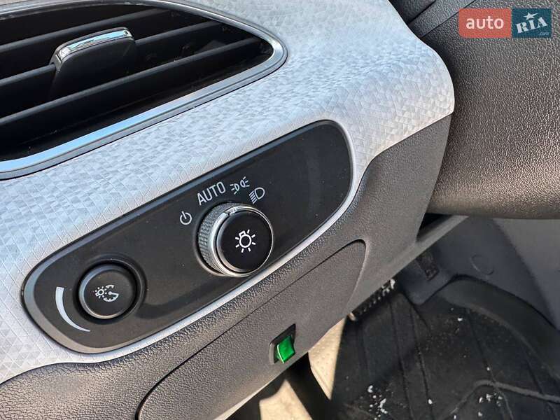 Хэтчбек Chevrolet Bolt EV 2020 в Киеве